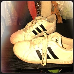 Cute girls size three adidas ☁️